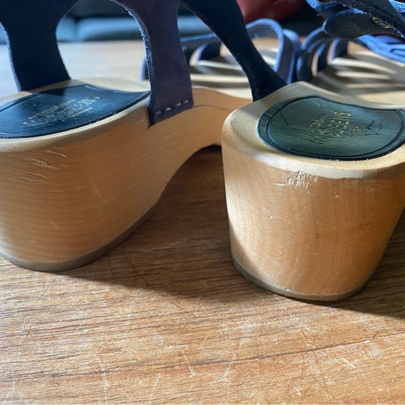 Elegant Blue Suede Sandals - Picture 4 of 10